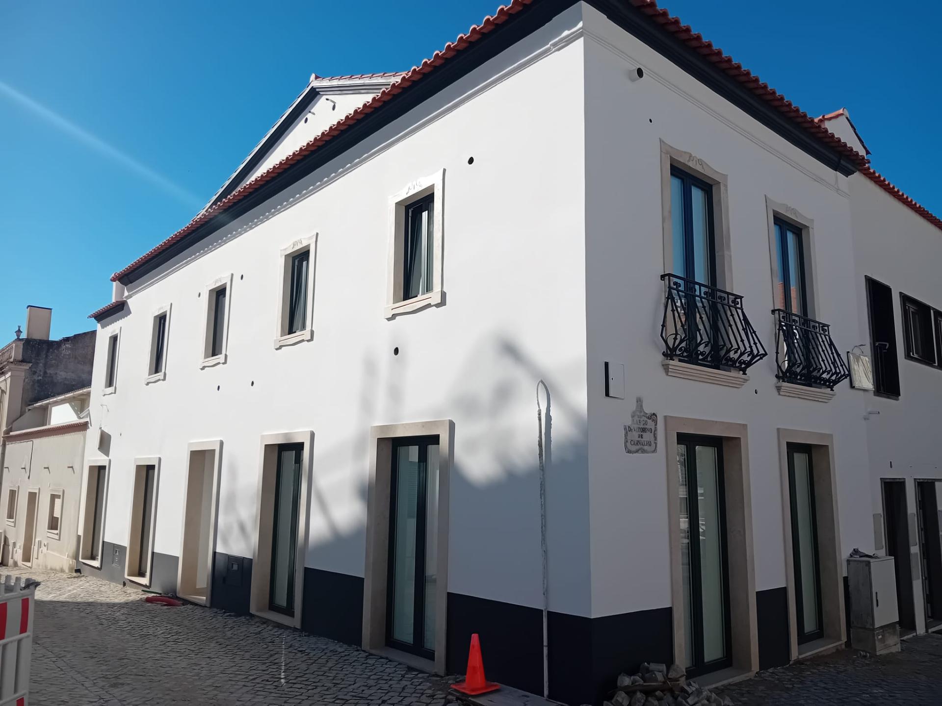 Moradia Geminada V2+1 no centro da cidade, Ourém