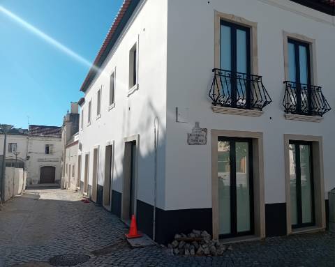 Moradia Geminada V2+1 no centro da cidade, Ourém