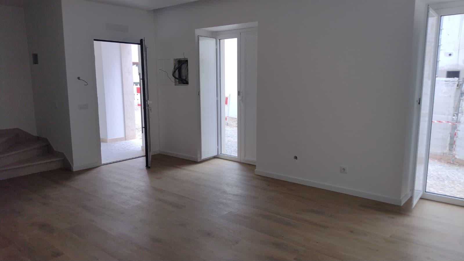 Moradia Geminada V2+1 no centro da cidade, Ourém