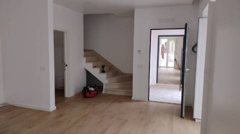 Moradia Geminada V2+1 no centro da cidade, Ourém