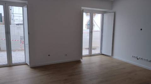 Moradia Geminada V2+1 no centro da cidade, Ourém