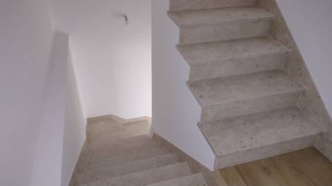 Moradia Geminada V2+1 no centro da cidade, Ourém