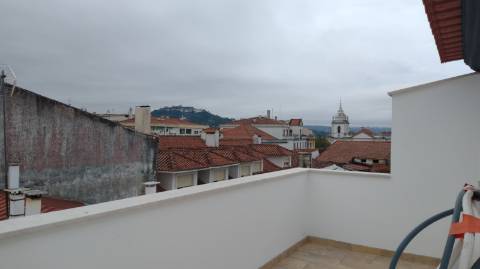 Moradia Geminada V2+1 no centro da cidade, Ourém