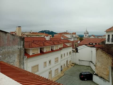 Moradia Geminada V2+1 no centro da cidade, Ourém