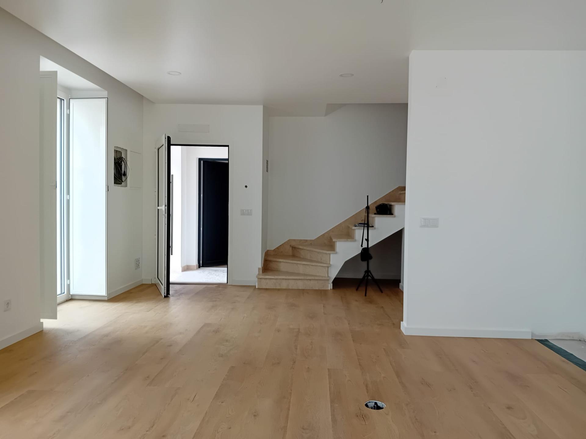 Moradia Geminada V2+1 no centro da cidade, Ourém