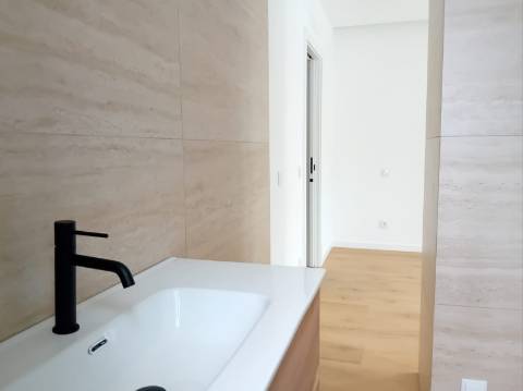 Moradia Geminada V2+1 no centro da cidade, Ourém