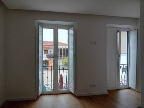 Moradia Geminada V2+1 no centro da cidade, Ourém