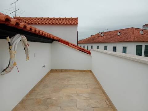 Moradia Geminada V2+1 no centro da cidade, Ourém