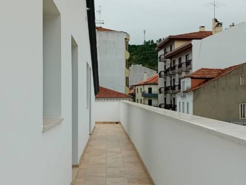 Moradia Geminada V2+1 no centro da cidade, Ourém