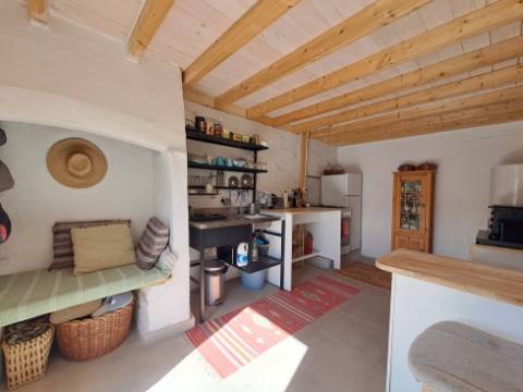 Moradia Rústica em Terreno Urbano