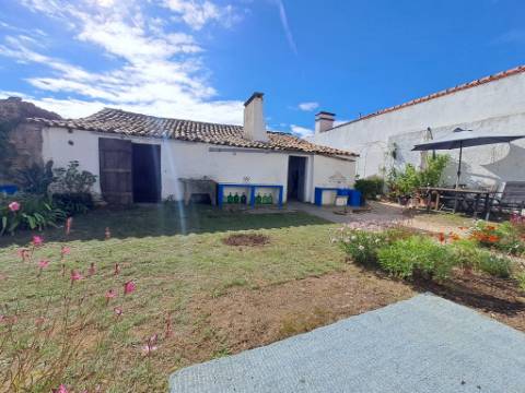 Moradia Rústica em Terreno Urbano