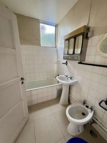 Apartamento T2 +1 com vista, luz e potencial na Penha de França