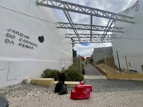 Apartamento T2 +1 com vista, luz e potencial na Penha de França