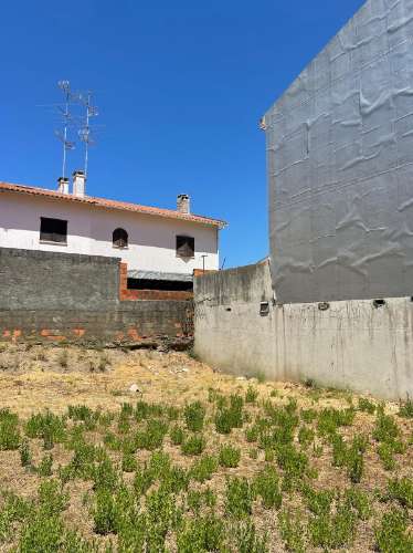 Terreno para construção de edifício de 4 pisos, centro de Ourém
