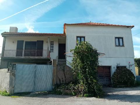 Moradia T4 no centro da Chainça - Leiria