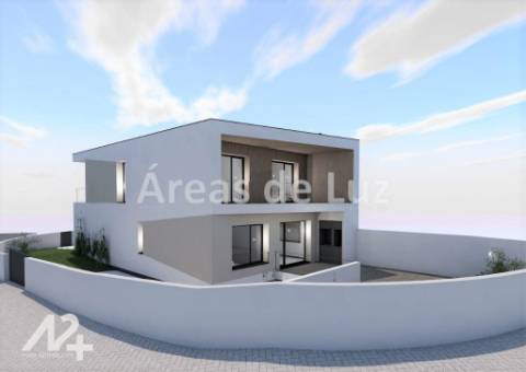 Moradia T4 com garagem na Barosa