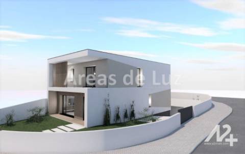 Moradia T4 com garagem na Barosa