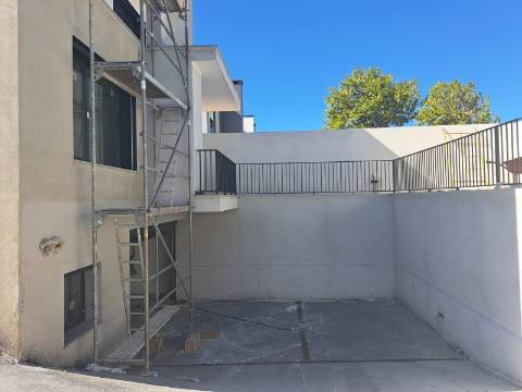 Moradia T4 com garagem na Barosa