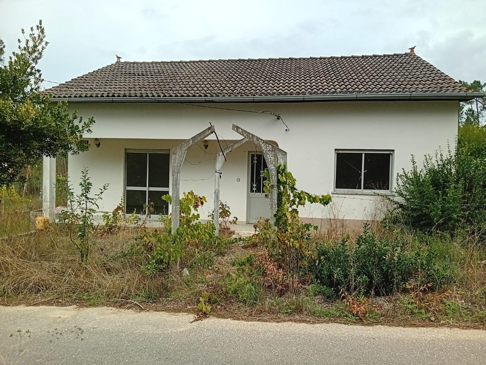 Moradia T3 com Terreno de 2660 m² em Rio de Couros, Ourém