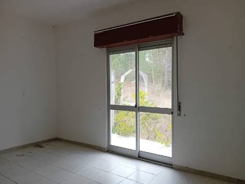 Moradia T3 com Terreno de 2660 m² em Rio de Couros, Ourém