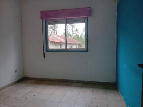 Moradia T3 com Terreno de 2660 m² em Rio de Couros, Ourém