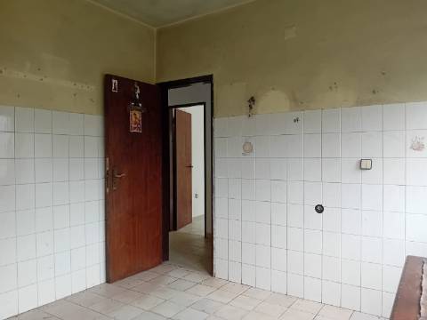 Moradia T3 com Terreno de 2660 m² em Rio de Couros, Ourém