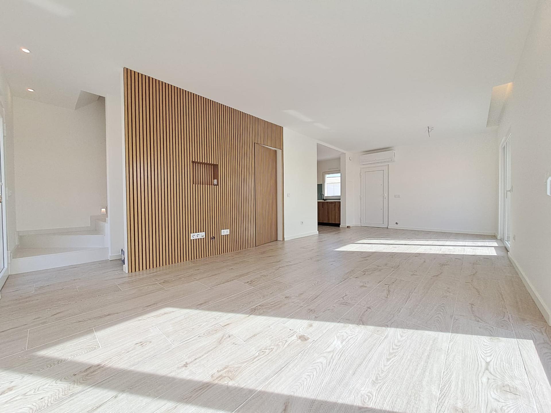 Moradia Geminada com 2 suítes junto à praia dos Supertubos