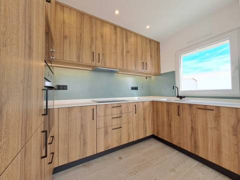 Moradia Geminada com 2 suítes junto à praia dos Supertubos