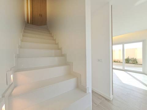 Moradia Geminada com 2 suítes junto à praia dos Supertubos