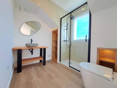 Moradia Geminada com 2 suítes junto à praia dos Supertubos