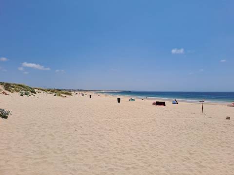 Moradia Geminada com 2 suítes junto à praia dos Supertubos