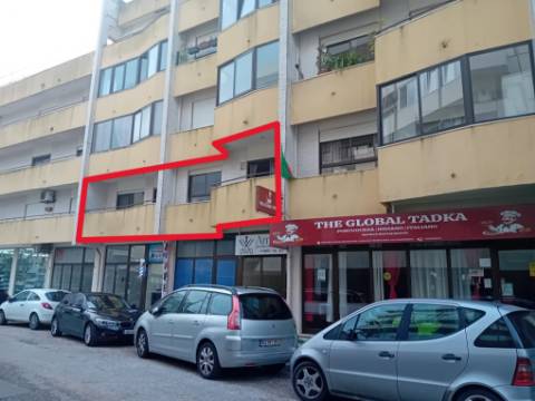 Apartamento T3 com suíte, centro de Fátima