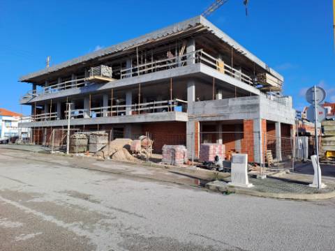 Apartamento T2 com garagem no centro de Ferrel