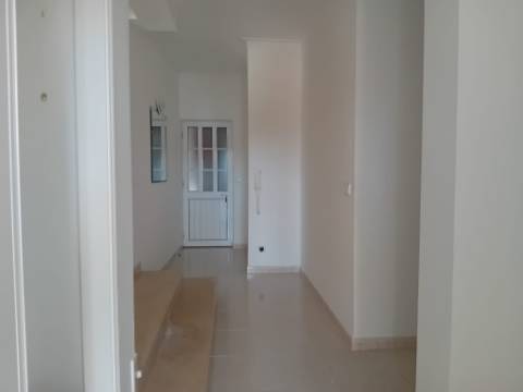 Moradia remodelada, com garagem e anexo, perto da Batalha