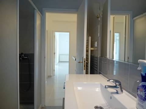 Moradia remodelada, com garagem e anexo, perto da Batalha