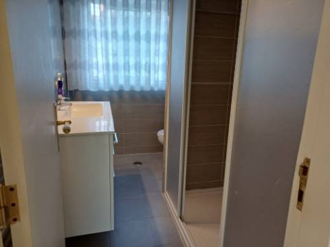 Moradia remodelada, com garagem e anexo, perto da Batalha