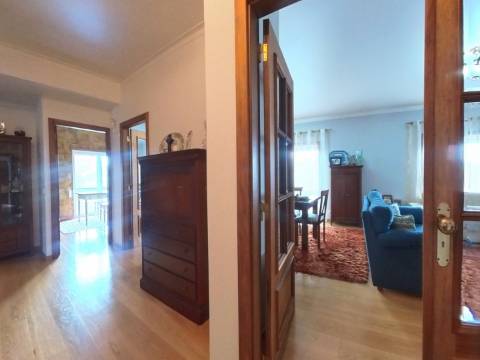 Duplex T3 com Varandas, Terraço e Vista Desafogada para o Castelo de Leiria - Bairro dos Capuchos