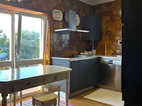 Duplex T3 com Varandas, Terraço e Vista Desafogada para o Castelo de Leiria - Bairro dos Capuchos