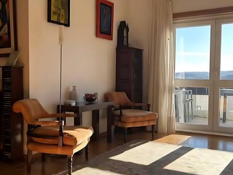 Duplex T3 com Varandas, Terraço e Vista Desafogada para o Castelo de Leiria - Bairro dos Capuchos