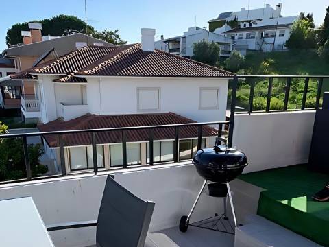 Duplex T3 com Varandas, Terraço e Vista Desafogada para o Castelo de Leiria - Bairro dos Capuchos
