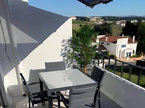Duplex T3 com Varandas, Terraço e Vista Desafogada para o Castelo de Leiria - Bairro dos Capuchos