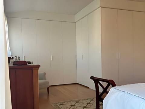 Duplex T3 com Varandas, Terraço e Vista Desafogada para o Castelo de Leiria - Bairro dos Capuchos