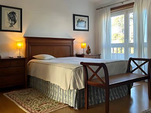 Duplex T3 com Varandas, Terraço e Vista Desafogada para o Castelo de Leiria - Bairro dos Capuchos