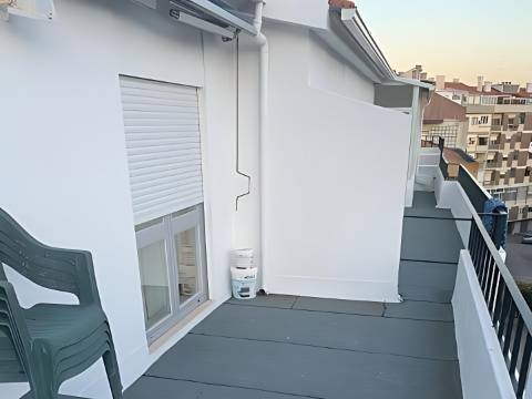 Duplex T3 com Varandas, Terraço e Vista Desafogada para o Castelo de Leiria - Bairro dos Capuchos