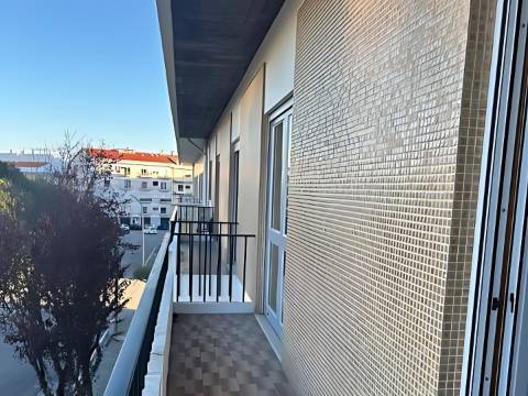 Duplex T3 com Varandas, Terraço e Vista Desafogada para o Castelo de Leiria - Bairro dos Capuchos