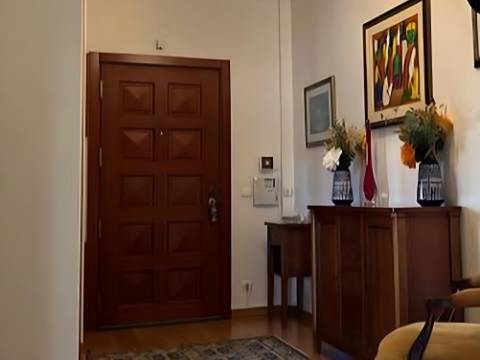 Duplex T3 com Varandas, Terraço e Vista Desafogada para o Castelo de Leiria - Bairro dos Capuchos