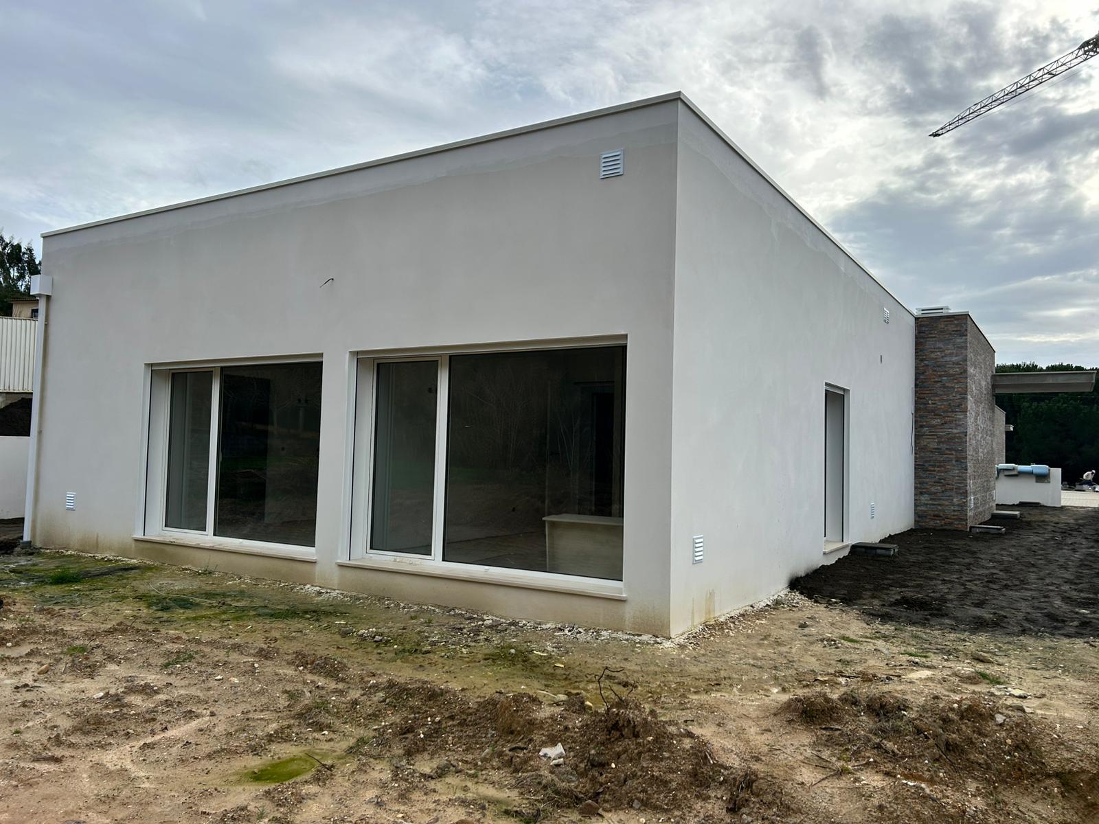 Moradia contemporânea V4 em condomínio fechado a 5 minutos da cidade de Leiria