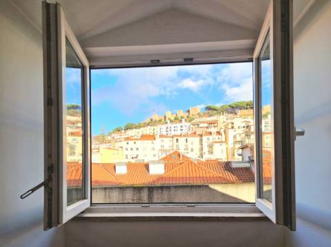 Apartamento T3 na Rua dos Fanqueiros, com vista para o Castelo de São Jorge