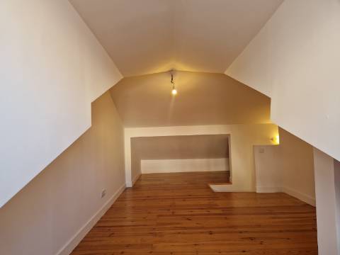 Apartamento T3 na Rua dos Fanqueiros, com vista para o Castelo de São Jorge