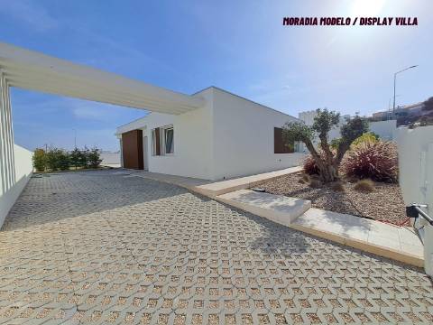 Moradia T3 independente com piscina na Lourinhã